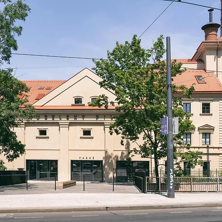 Atelier With Patio & Parking - Nusle Brewery شقة