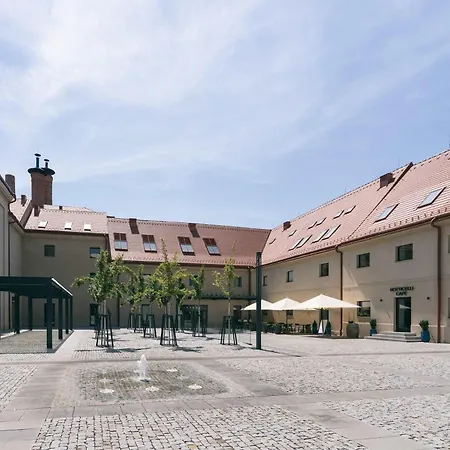 Atelier With Patio & Parking - Nusle Brewery * Prága