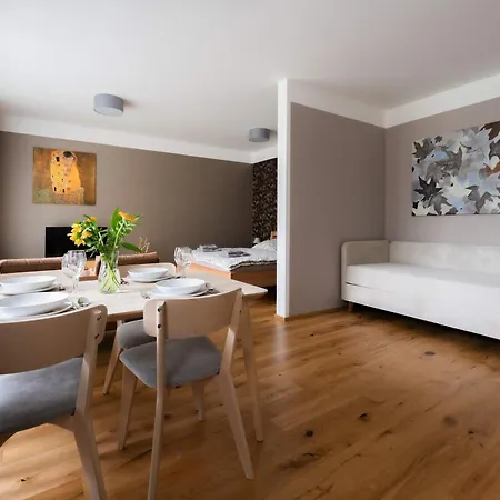 Atelier With Patio & Parking - Nusle Brewery شقة